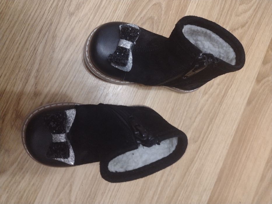 Cizmulițe din piele fetița