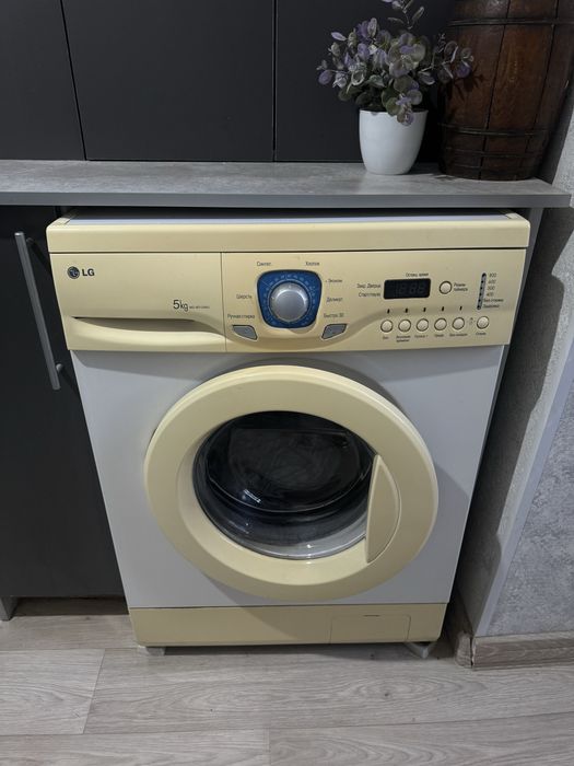 Стиральная машина  LG в нормальном состоянии б/у