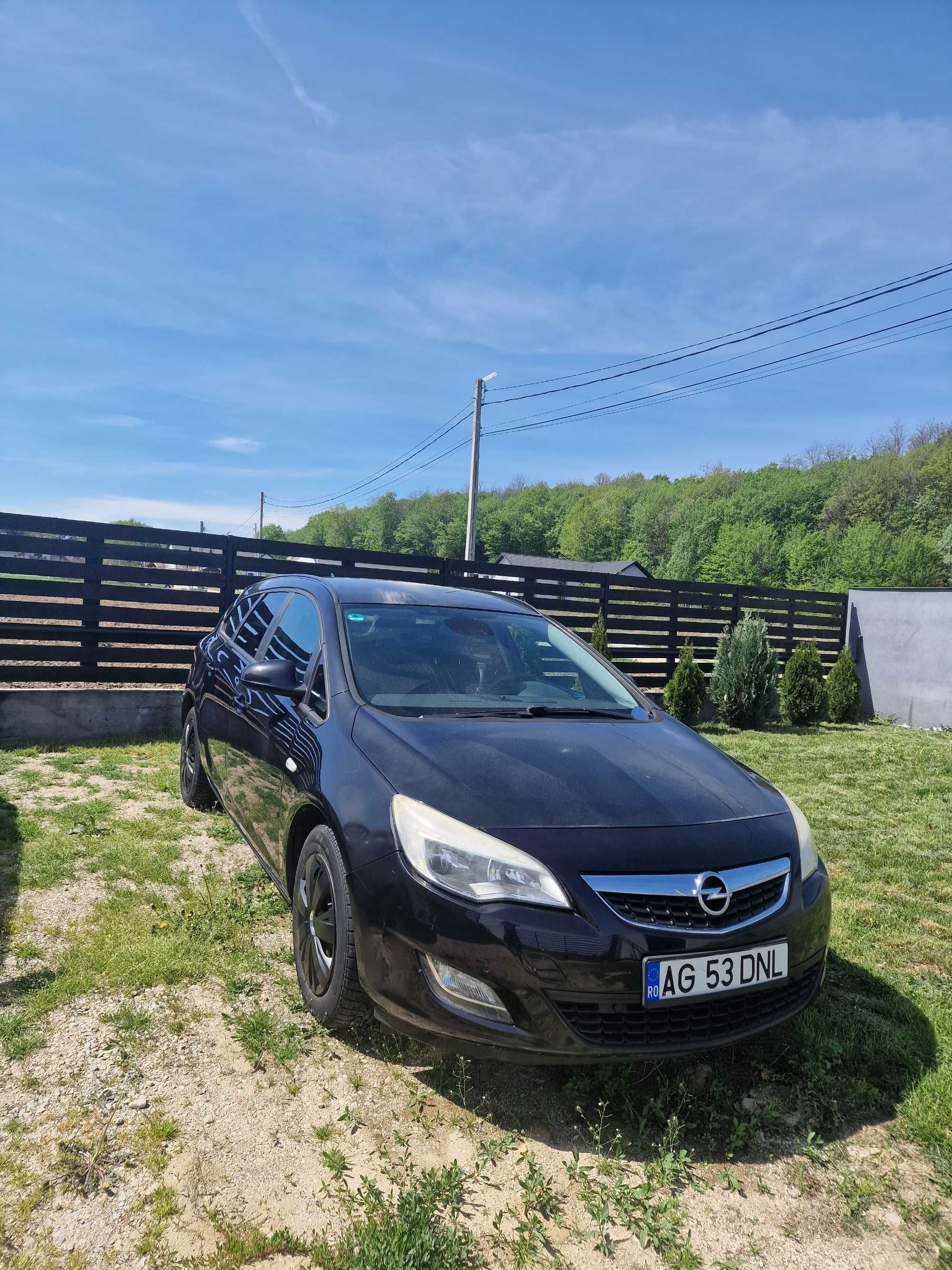 Opel Astra J 2011