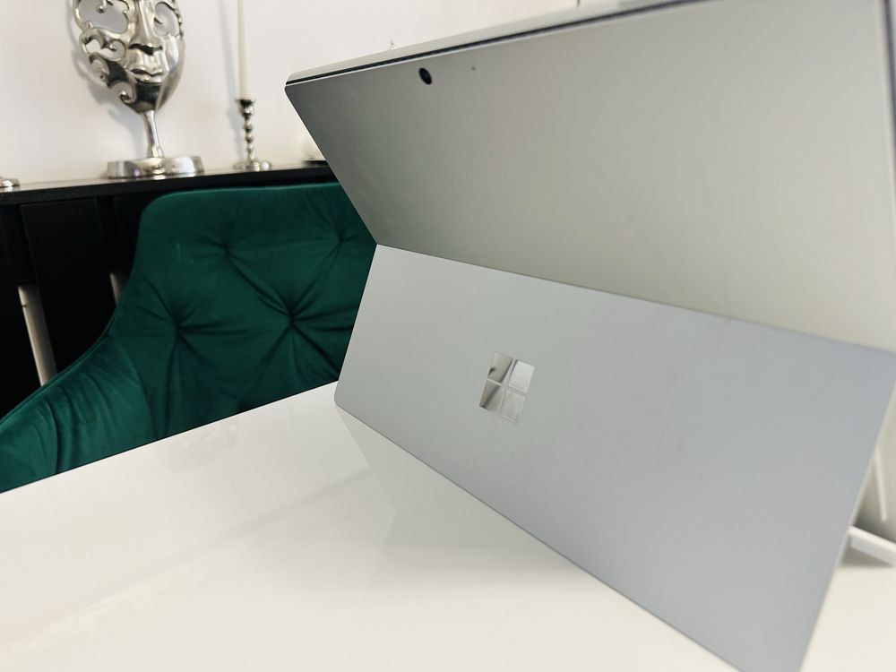 Surface 9 Pro - i5 - 16GB ram - schimb cu MacBook