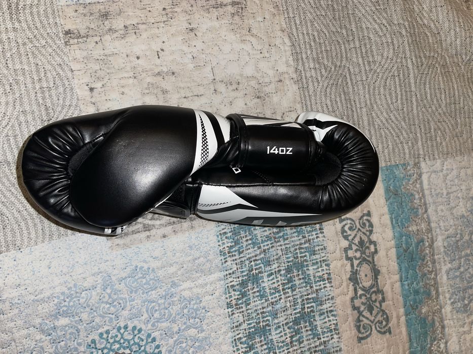 Manuși de box Venum Challenger 3.0