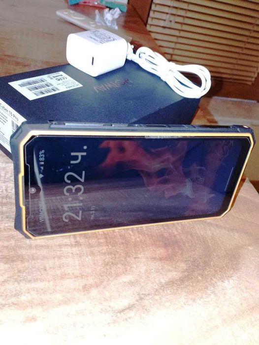 Cyber13Pro водо удароустойчив телефон 8ядр 256GB 20GB 10800mAh запазен