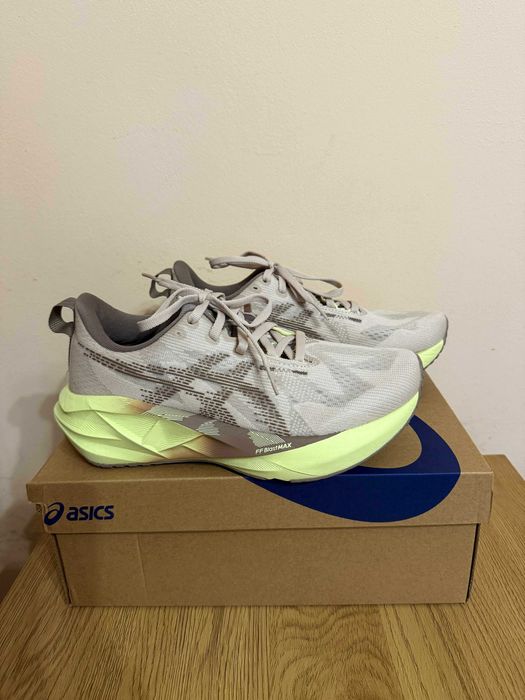 Дамски маратонки ASICS Novablast 5 – размер 38 (24 см)