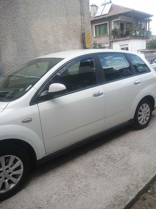 Продавам fiat croma много запазен