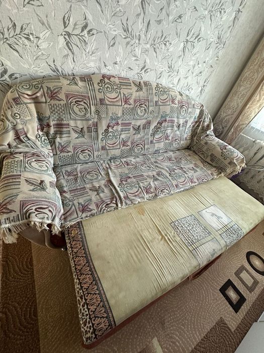 Продам диван для зала