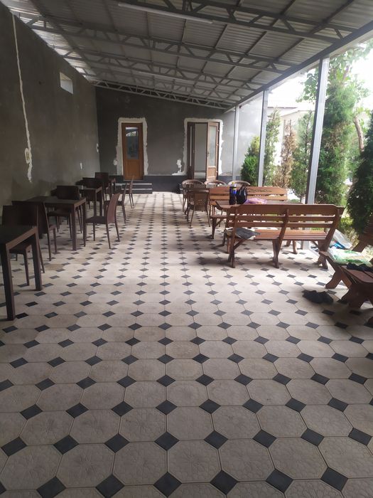 Ijaraga Arenda oshhona 4 honali 6 sotih hovli AKFA Universitetiga yaqi