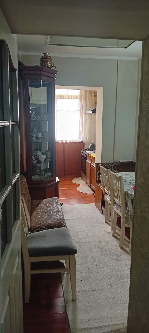 Продаётся 2х переделаная в 3х.квартира.М-Улугбекский р-он.Кара су 2.