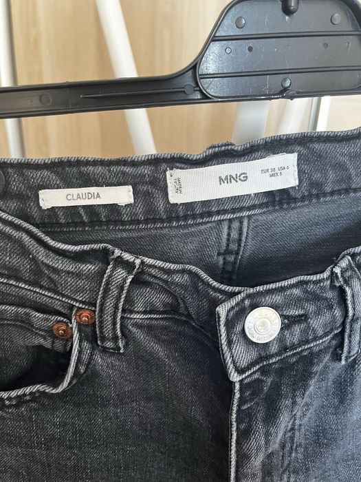 Два чифта дънки, като нови