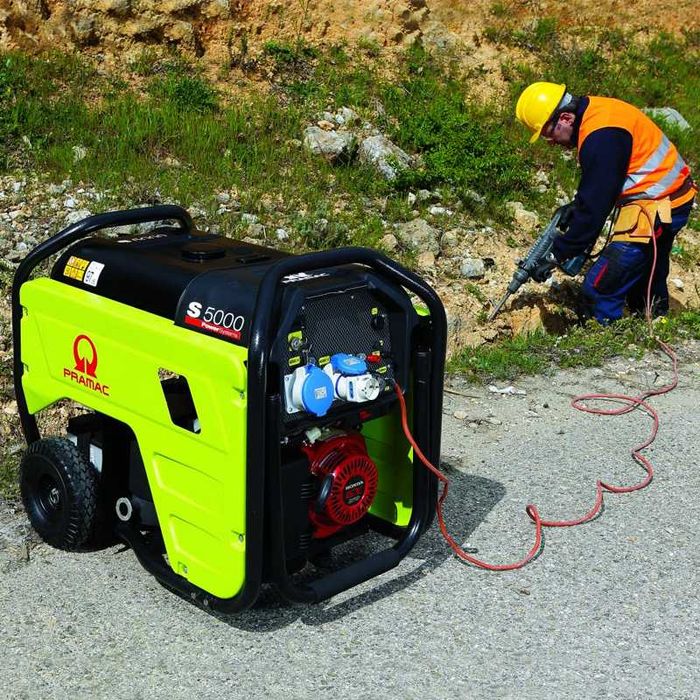 Generator de curent monofazat 4.8kW PRAMAC S5000+CONN benzina