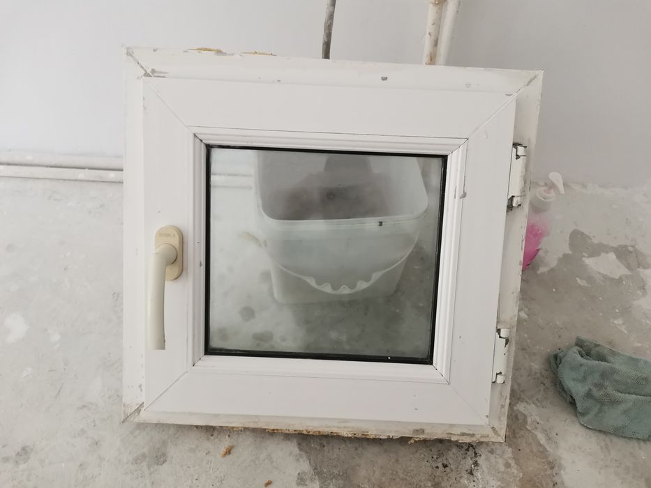Vând Ușă termopan, geam baie
