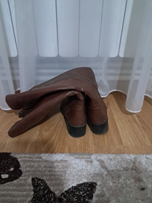 Vând cizme purtate o singură dată