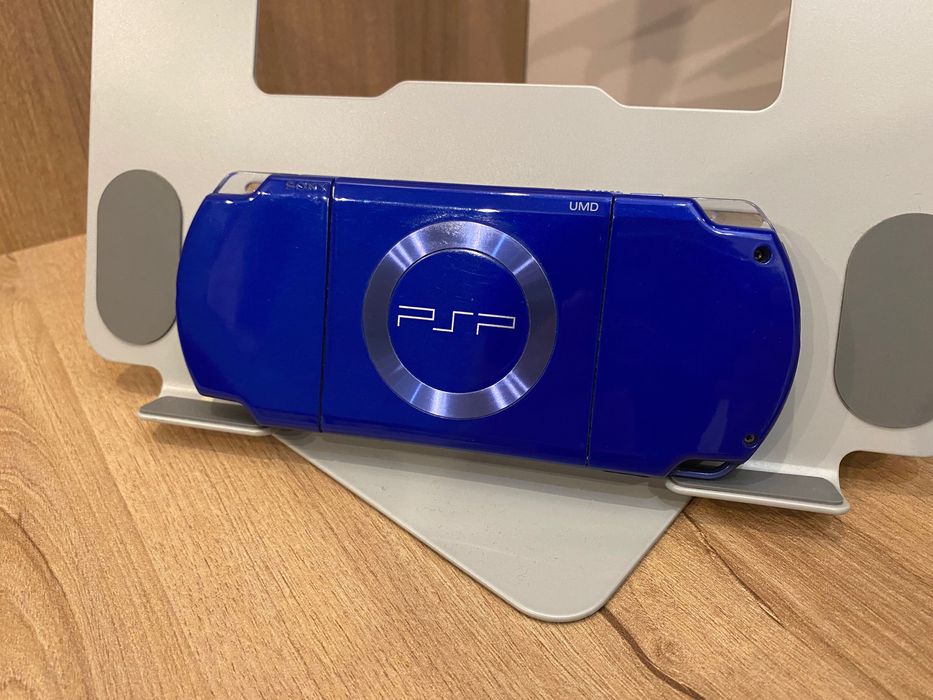 PSP 2000 (Metallic Blue) — stare excelentă, 64 GB, jocuri instalate