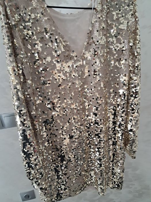 Rochita cu paiete aurii marimeaM