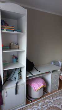 Детский гарнитур,стол,шкаф,книжный шкаф
