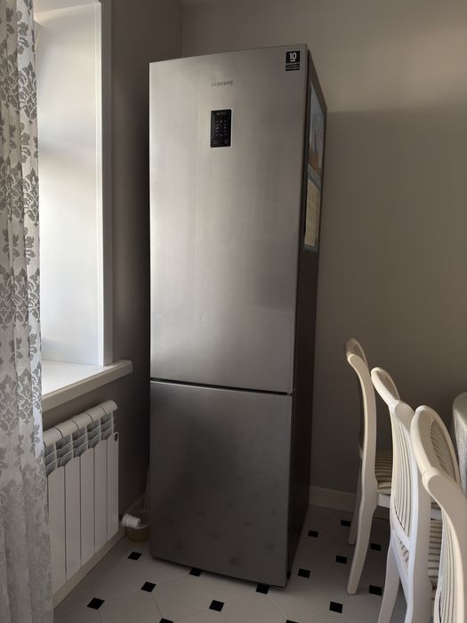 Холодильник Samsung