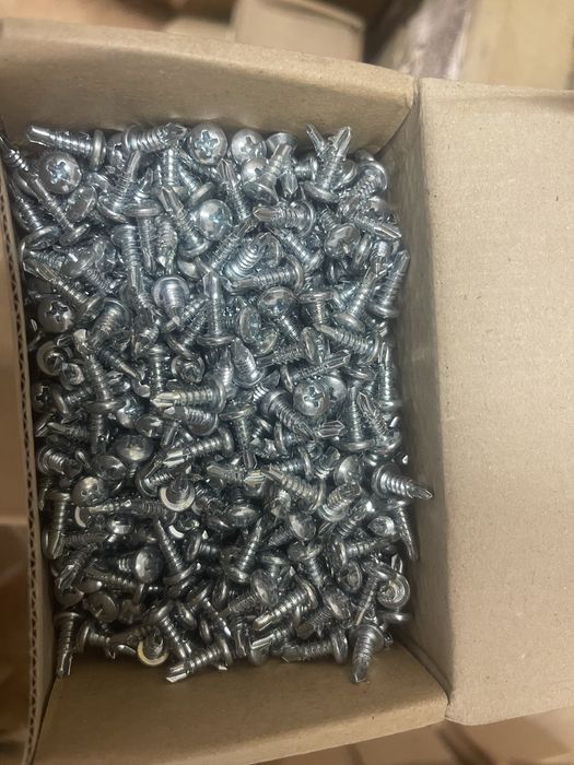 Lichidare stoc suruburi auto-forante si holsuruburi