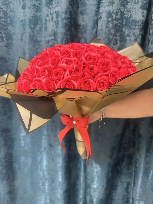 Buchet 101 trandafiri 250 lei