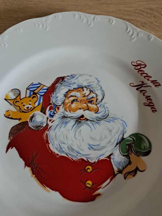 Красиви порцеланови чинии!!