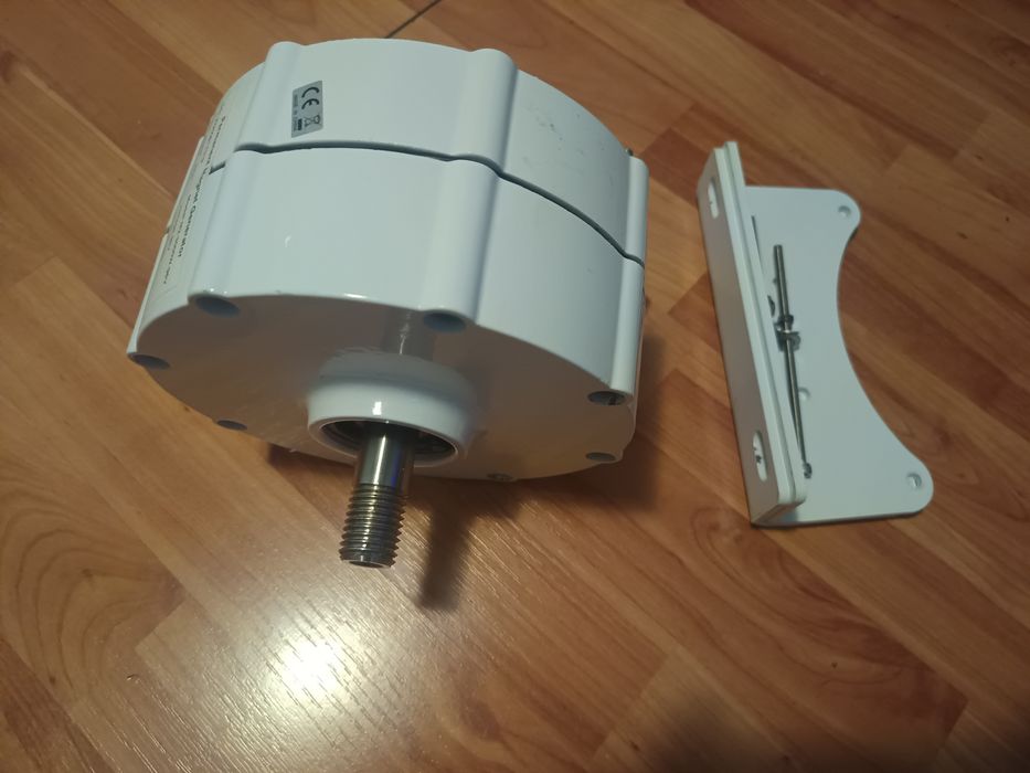 Generator de curent cu magneți neodim