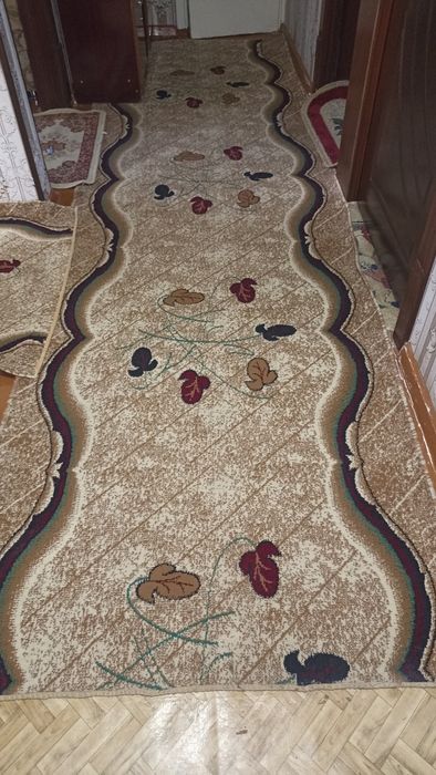 Продаются ковры один 4:120 другой 3.5:1 для кухни 3:1.50