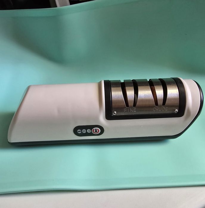 Ascuțit cuțite electric (acumulator)