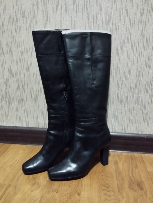 Продам женские сапоги