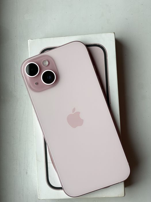 IPHONE 15 розовый емкрсть 89%