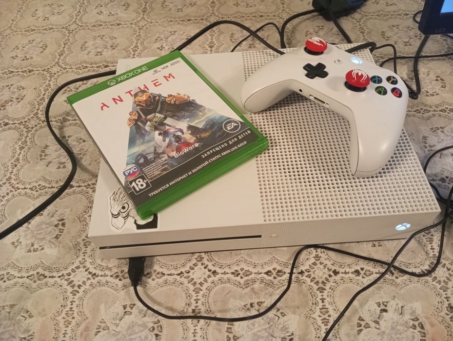 Хбох one s, с Монитором, клавиатурой, мышкой.