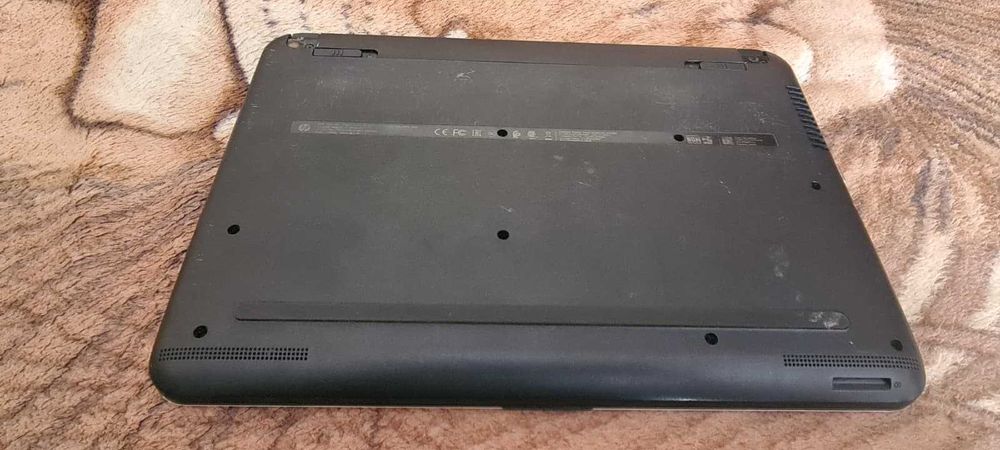 Laptop HP de 14" cu procesor Celeron,2 Gb RAM si 32 Gb stocare