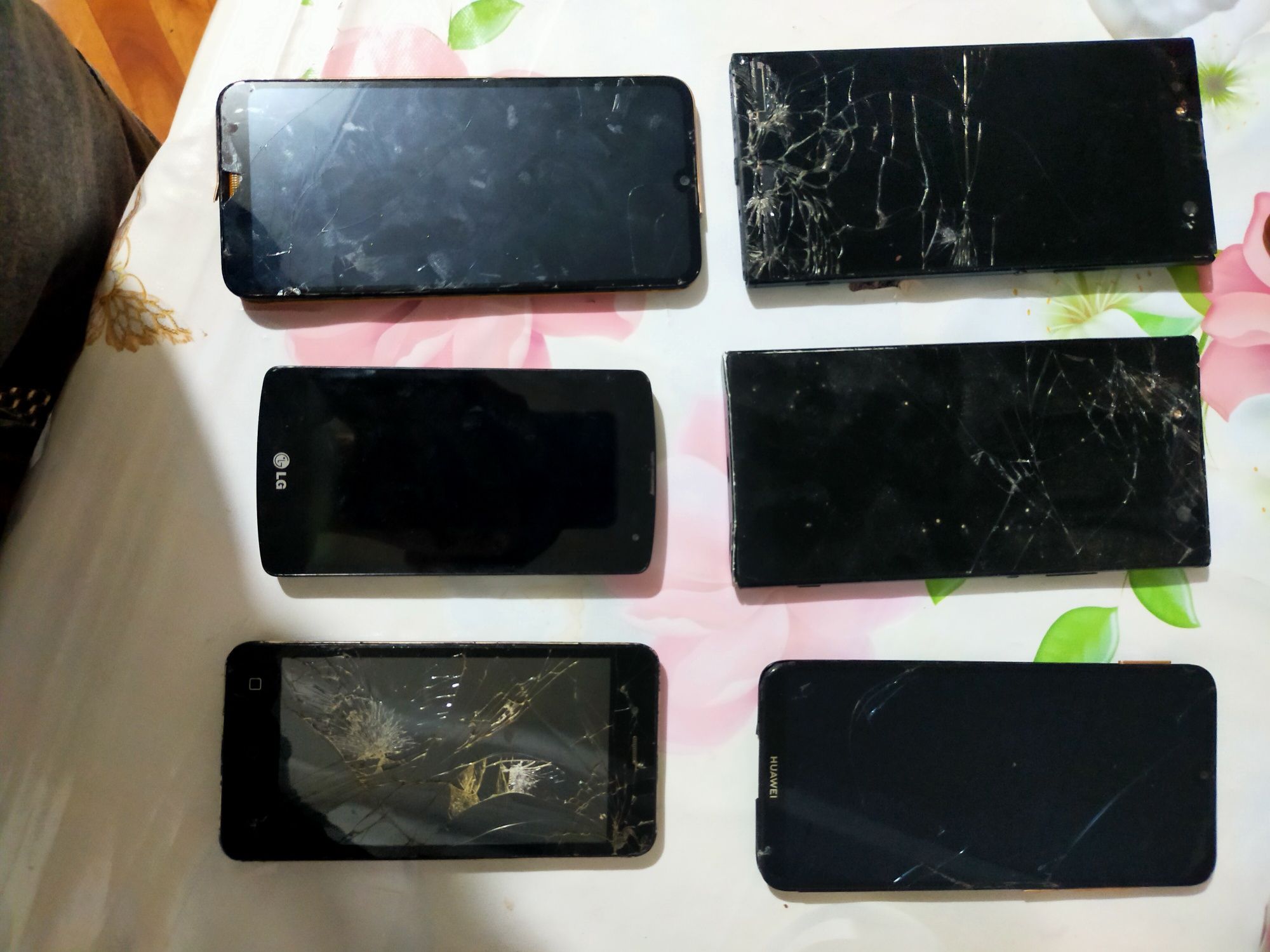 Сломанные телефоны