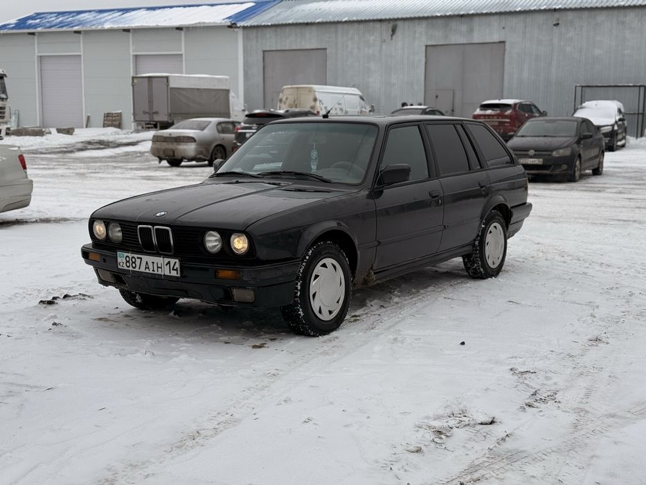 BMW E30 320i Touring