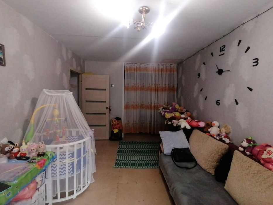 Продам 2-комнатную квартиру 50 лет октября 80.