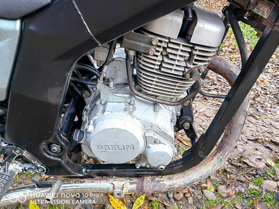 Motocicleta impecabilă Daelim Roadwin motorizare 125cc-4T. Neg.