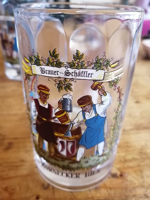 Servici 6 halbe de bere - stare impecabila