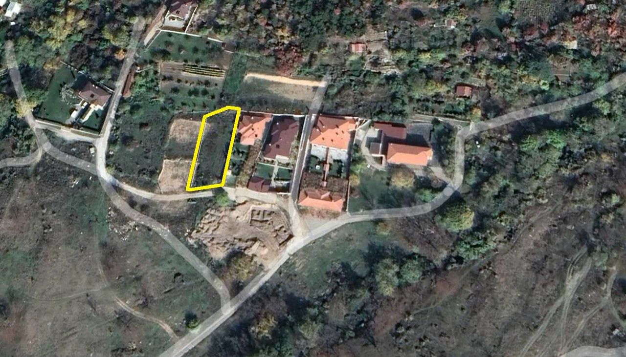 Продава се Парцел в Карлово - 865 кв.м за 81 €/кв.м - Снимка #1