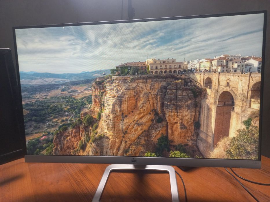 HP 24es — монитор 24″, отличное состояние