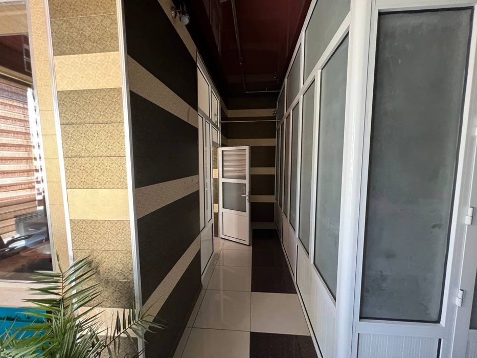 Noturar bino sotiladi