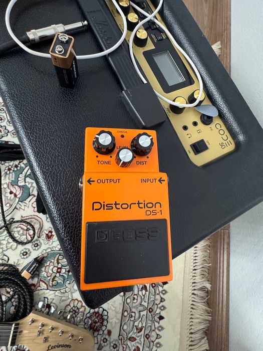 Педаль дисторшн Boss DS-1