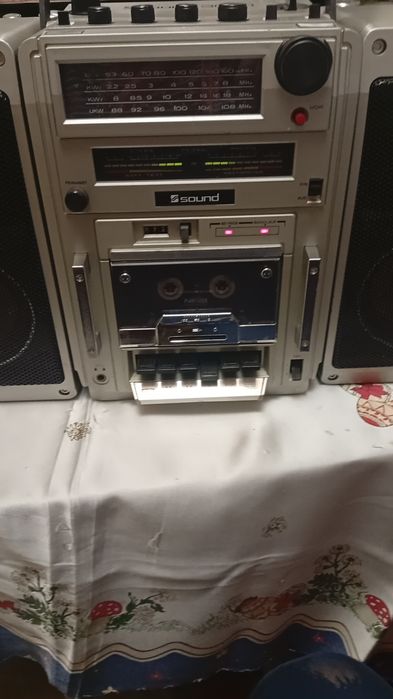 Radio-caset Sound  3030 by  Hitachi