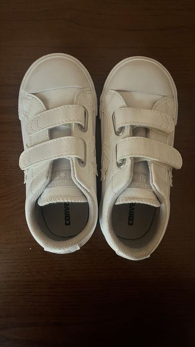 Детски бели кожени кецове с велкро лепенки  Converse All strars