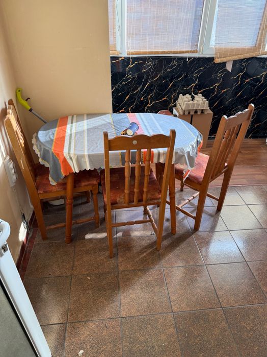 Разтегателна маса със 3 стола