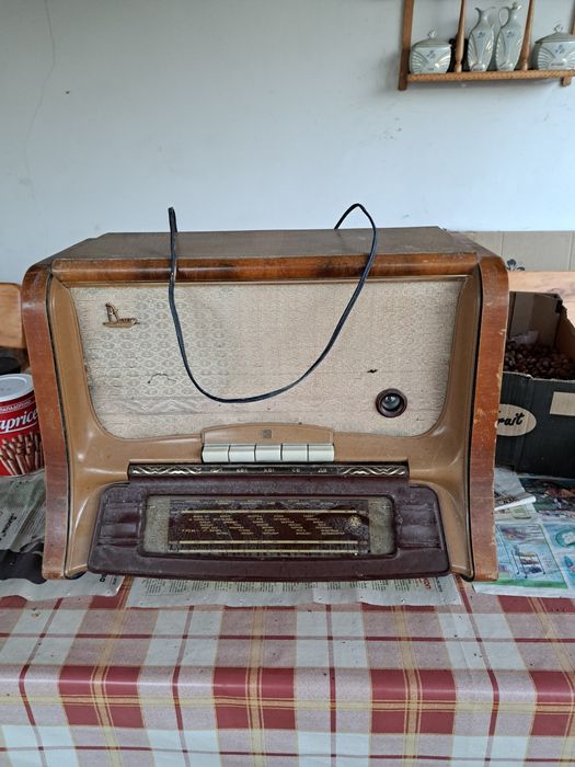 Продавам антична радио уредба Другава