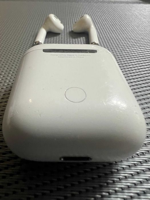 AirPods 2 with Charging Case Lightning - Originale Apple