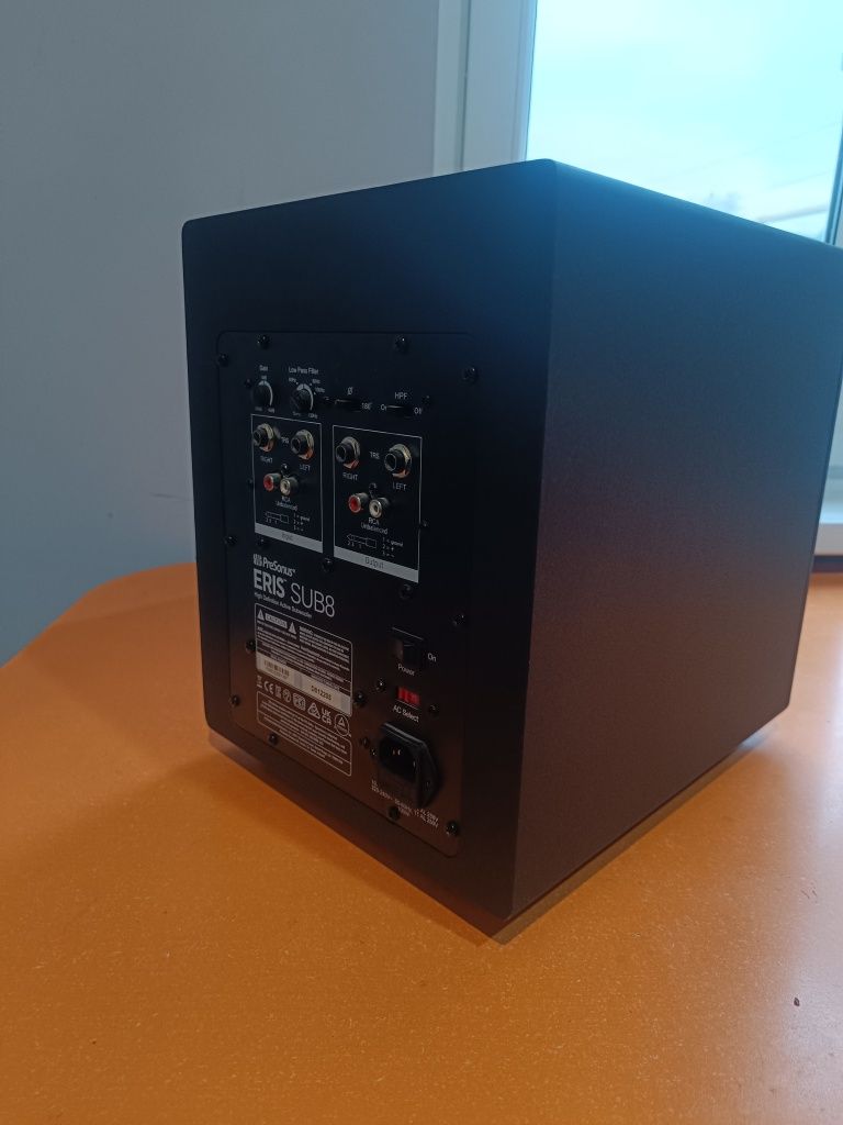Продам Presonus sub8
