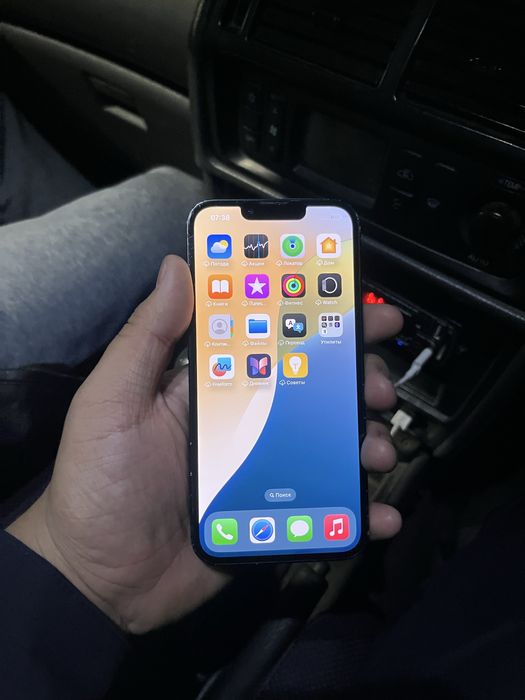 Продам Айфон 13