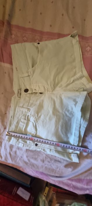 Vând pantaloni scurți blugi damă