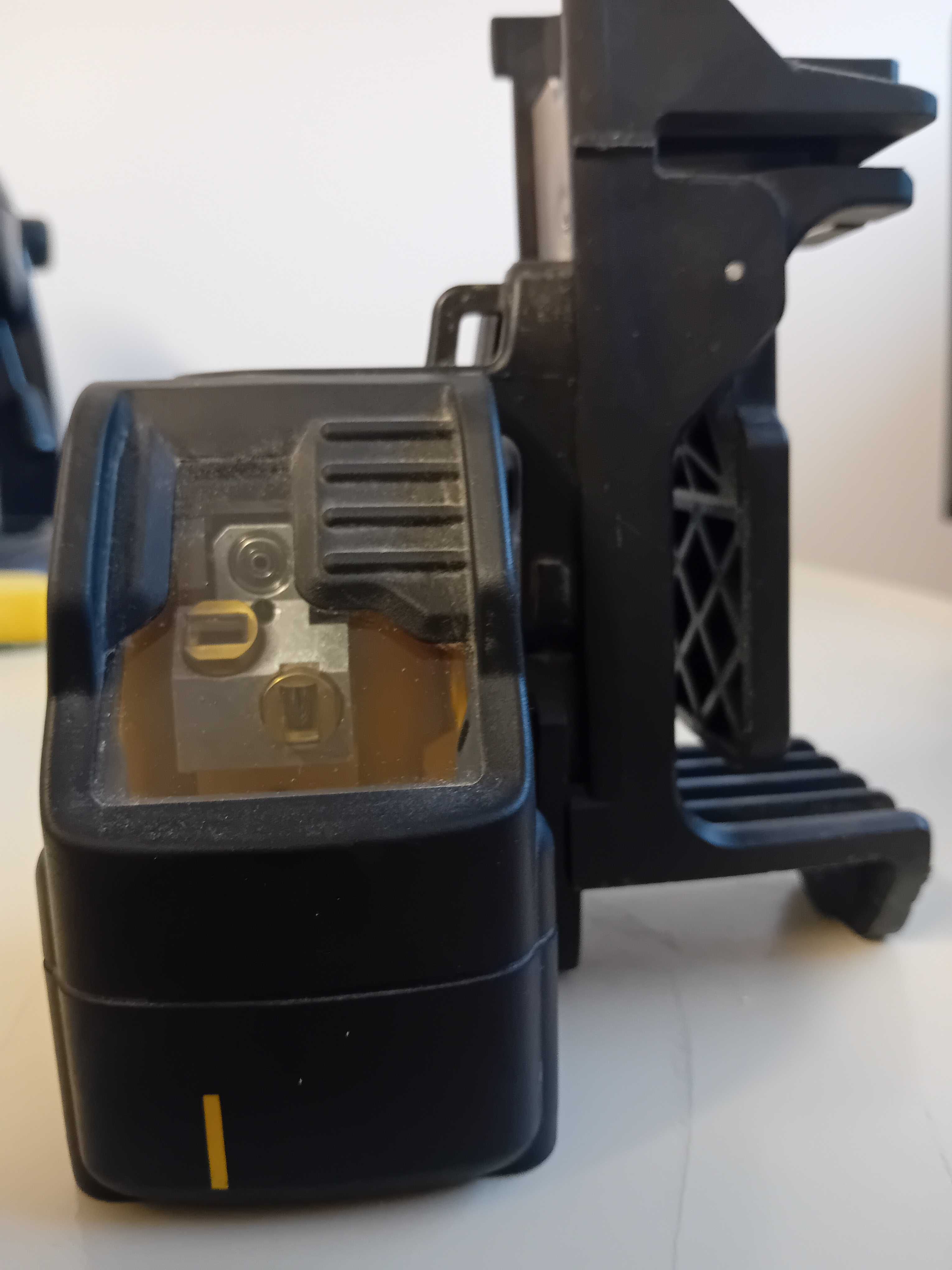 Лазерен нивелир Dewalt DW088CG 20 м.  210лв.