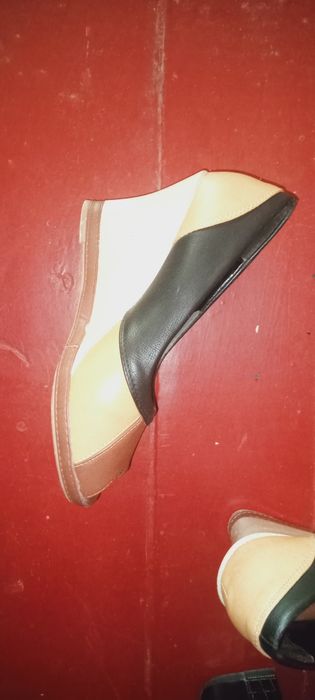 Ayollar oyoq kiyimi holati yaxshi