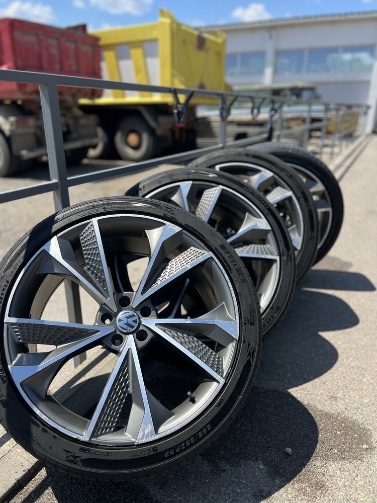 Продавам комплект 22-цола AUDI* VW*джанти с гуми Westlake 285/35ZR22