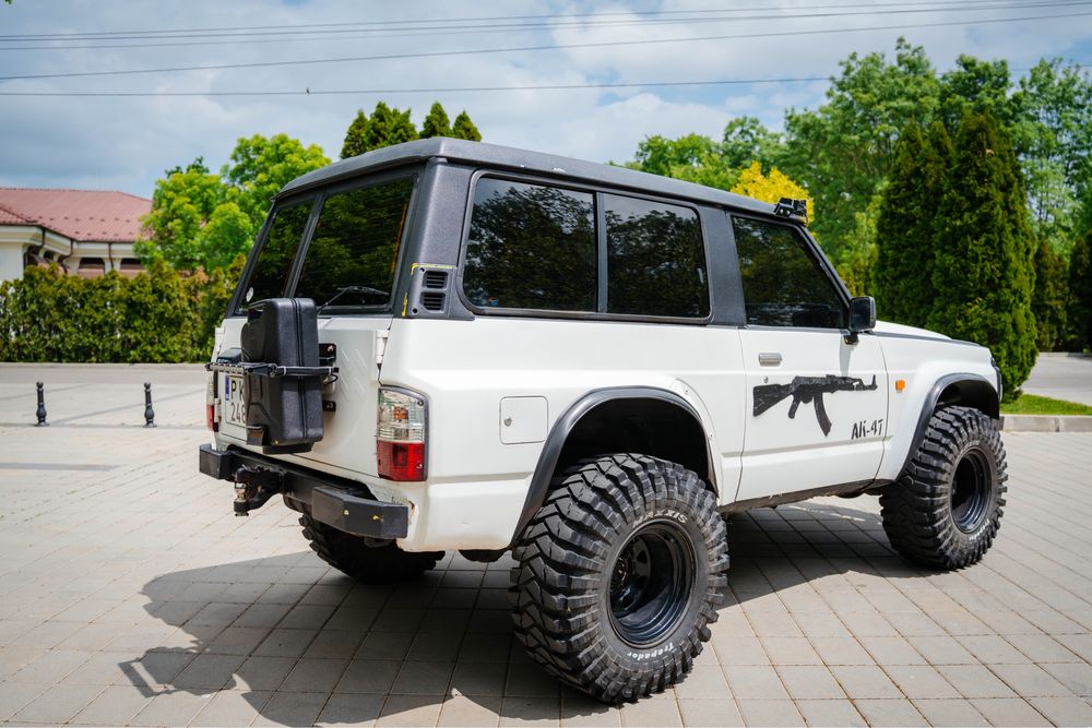 Nissan Patrol Y60 Accept unele variante + -